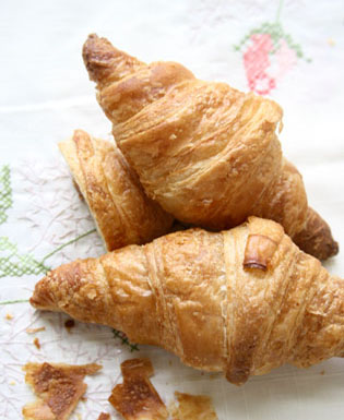 Croissant overhead